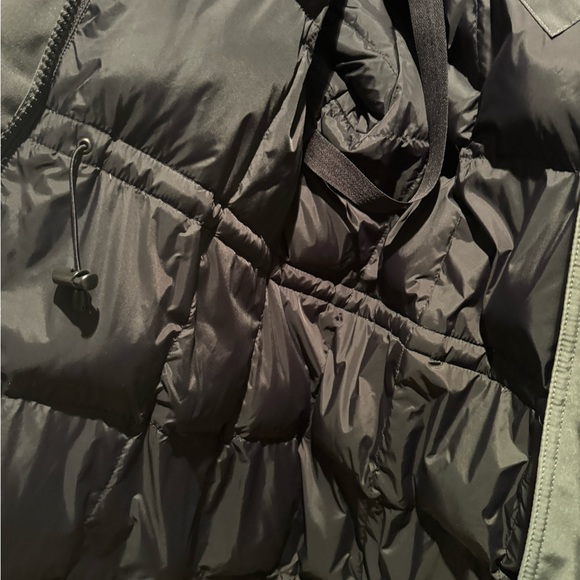 Women’s Canada Goose Parka Size L - Picture 9 of 13